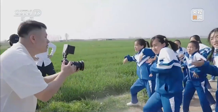 新闻周刊丨体育老师拍微电影治愈网友 鼓励孩子们勇敢追梦